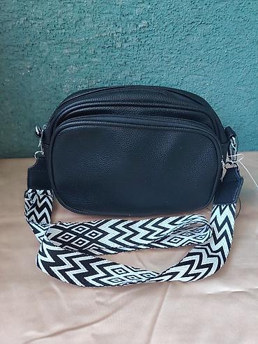 pandora narukvice srce: Crna ženska crossbody torba sa širokim printanim kaišem - Materijal — 1