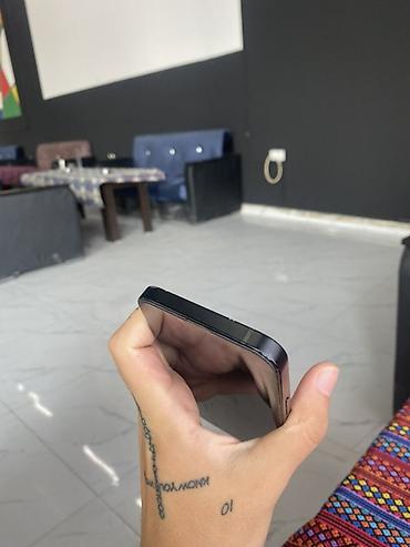 iphone ile barter: IPhone 16e, Qara, Simsiz şarj — 5