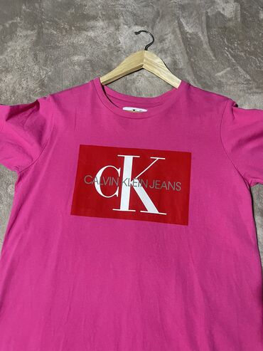 Ženska odeća: Calvin Klein M (EU 38), bоја - Roze, Drugi stil, Kratkih rukava