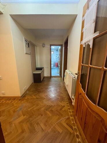 Uzunmüddətli kirayə mənzillər: Tibb Universitetiynen üzbəüz 9 mərtəbəli binanın 7-ci mərtəbəsində -da lalafo.az — 6 Uzunmüddətli kirayə mənzillər: Tibb Universitetiynen üzbəüz 9 mərtəbəli binanın 7-ci mərtəbəsində — 6