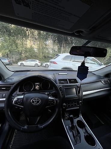 камри сидения: Toyota Camry SE, черный седан бизнес‑класса. Кузов и экстерьер: - — 7