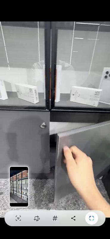 cool: Витринный торговый шкаф/стеллаж для магазина электроники. - — 3