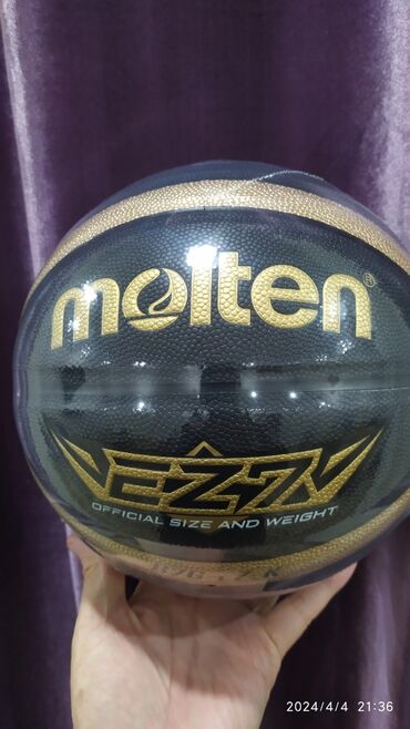 баскетбольный мяч molten: Отличный баскетбольный мяч MOLTEN "Оригинал", подходит для игры на