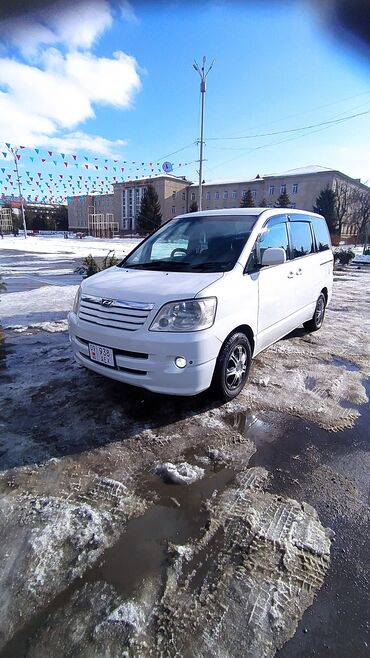 Toyota: Toyota Noah: 2003 г., 2 л, Автомат, Бензин, Минивэн