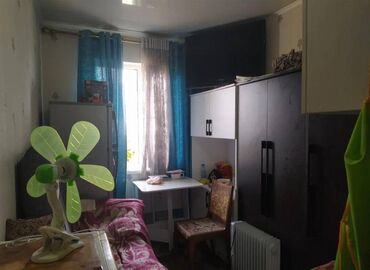 срочно продаётся 1 комнатная квартира в районе ошского рынка по улице молодая гвардия: 1 комната, 13 м², Общежитие и гостиничного типа, 1 этаж, Старый ремонт