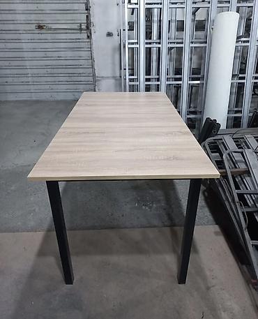 Minimalist üslubda masa - Üst lövhə: açıq palıd tonlarında, hamar lalafo.az -da Minimalist üslubda masa - Üst lövhə: açıq palıd tonlarında, hamar