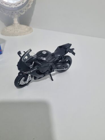 fidget cube antistress oyuncaqlar: Yamaha YZF R1 1:18 ölçüdə motosiklet modeli🏍 14 azn Metrolara