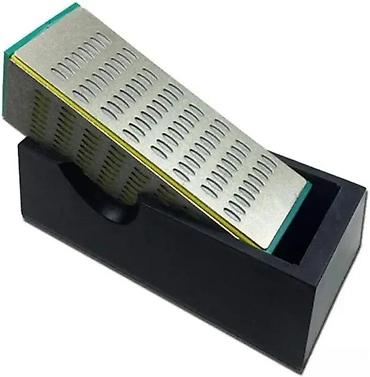 Ostali pribor i dodaci za alate: Dijamantski kamen za oštrenje 4-u-1 sa postoljem - Profesionalni — 4