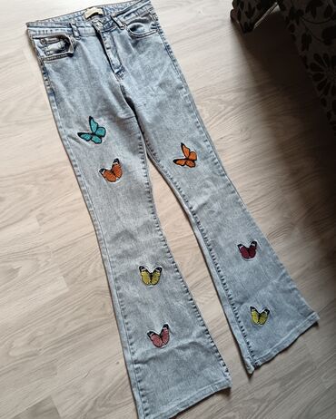 klasicne zenske pantalone: Na prodaju farmerke sa leptirićima, zvonarice. Visok struk. Veličina