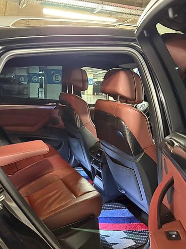 zapi masin: BMW X6 – qara rəng, kupe-SUV dizaynı. Güclü və dinamik görünüş, ikili — 4