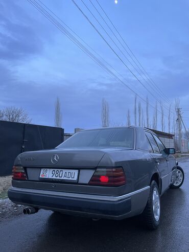 Mercedes-Benz: Mercedes-Benz 220: 1990 г., 2.3 л, Механика, Бензин, Седан — 5