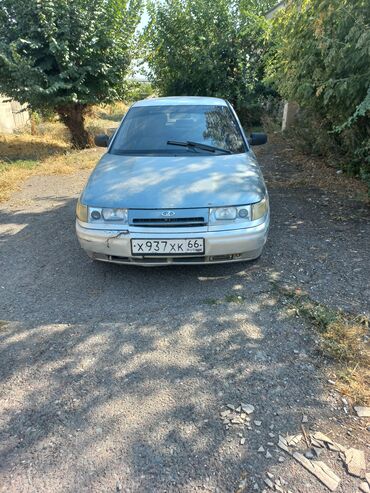 продаю или меняю на дом: Автомобиль Лада 2110 в кузове седан, представленный в светло-сером