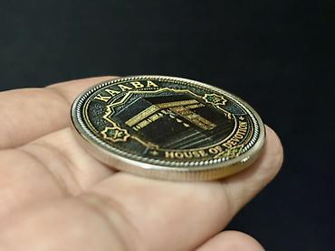 kub nece hesablanir: Kaaba xatirə medal/moneti - Dizayn: Ön üzdə “KAABA – House of — 3