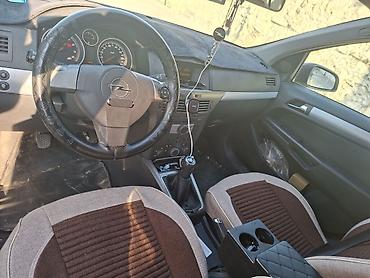 kia sorento 2015 on kapotu: Opel Astra: 1.4 l | 2004 il Hetçbek — 3