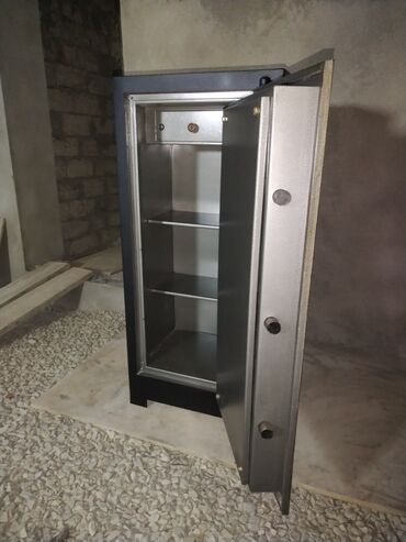 Seyflər: Seyf Türk zavod malı . Yanmayan oda davamlı. İçi qumlu. Yüksək — 2