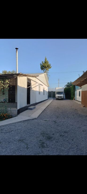 продаю дом в центре города бишкек: Дом, 80 м², 4 комнаты, Собственник, Косметический ремонт