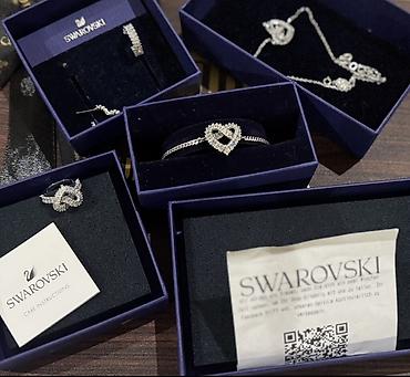 Dəstə daxildir: Üzük, Sırğa, Bilərzik, Swarovski lalafo.az -da Dəstə daxildir: Üzük, Sırğa, Bilərzik, Swarovski