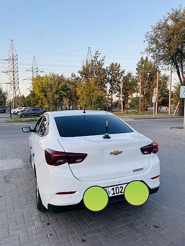 открыто: Chevrolet Cruze: 2021 г., 1 л, Автомат, Бензин, Седан — 2