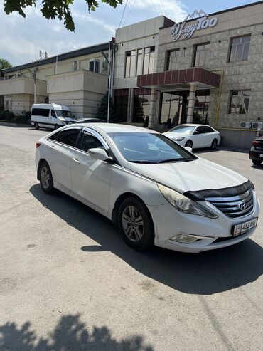 соната 2010 года: Hyundai Sonata: 2013 г., 2 л, Автомат, Газ, Седан