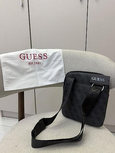 сумка в раддом: Барсетка Guess - Модель: компактная кросс-боди/мессенджер - Цвет — 3