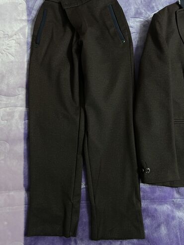 Dəstlər: Kostyum yenidir, 1 dəfə geyinilib. 10-11 yaşlı uşaqlar üçündür. 255 — 3