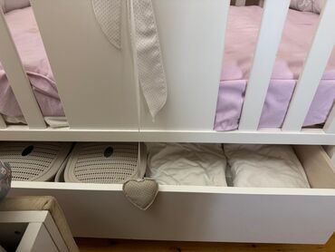 barmaqlıqlar: Oğlan və qız üçün, Dördbucaq, Beşik, Dəst ilə, Matras ilə, Yellənmə mexanizmsiz