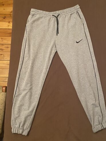 зеленые детские джинсы: Boz rəngli idman şalvarı - Minimalist dizayn: yuxarı hissədə Nike