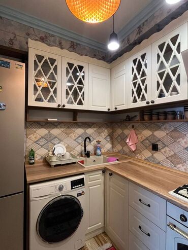 Uzunmüddətli kirayə mənzillər: Xətai Rayonu 8 Noyabr Nargilə Dairəsi 2 otaq. Mərtəbə - 16/15 Otaq — 13