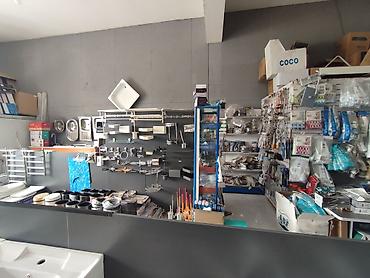 Унитазы: Унитаз COCO белого цвета с напольным креплением и квадратной чашей — 8