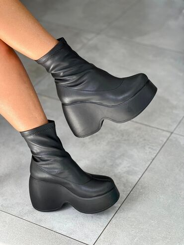 Čizme: Br 36-40
Peta:10cm — 4