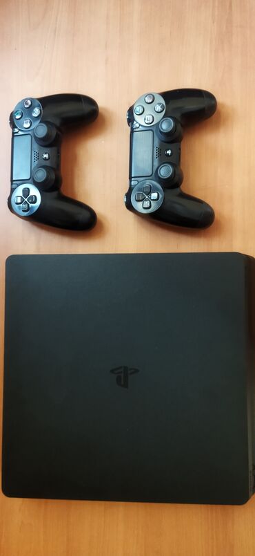işlənmiş pecler: PS4 slim ideal vəziyyətdə az işdəlinib problemsiz 500 gb yaddaş və 2