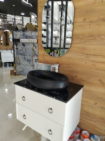Unitazlar: Hamam üçün modern lavabo dəsti - Üstəqoyma oval lavabo: mat qara
