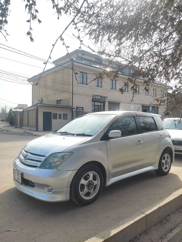 Toyota: Toyota ist: 2003 г., 1.5 л, Автомат, Бензин, Универсал