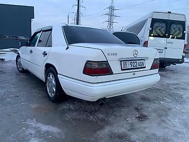 мереседес 124: Mercedes-Benz W124: 1993 г., 2.2 л, Механика, Бензин, Седан — 3