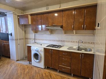 i̇şlənmiş dolab: Mətbəx mebeli dəsti - Üst vitrin: 315 x 90 sm (eni x hündürlük) -