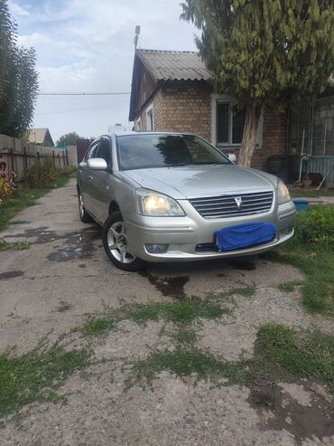Другие автомобили: Серебристый седан Toyota Premio. Автомобиль оснащен четырьмя дверями — 3