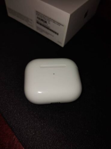 airpods pro 4 qiymeti: Airpods 3 orginaldi. Qulaqligin biri sag terefdeki itib. Hec bir