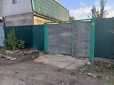 Продажа коттеджей и домов: Срочно продаётся полдома Участок 2,5 сотки. Район Красного — 4