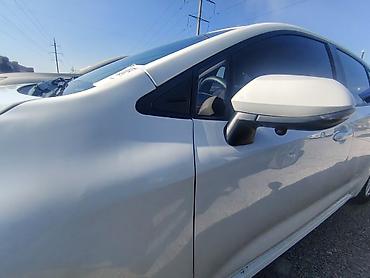 prius 2005: Toyota Corolla: 2021 г., 1.8 л, Вариатор, Гибрид, Седан — 5