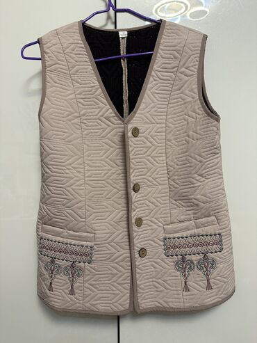 женская жилетка из меха: Другие жилеты L (EU 40), XL (EU 42), цвет - Розовый