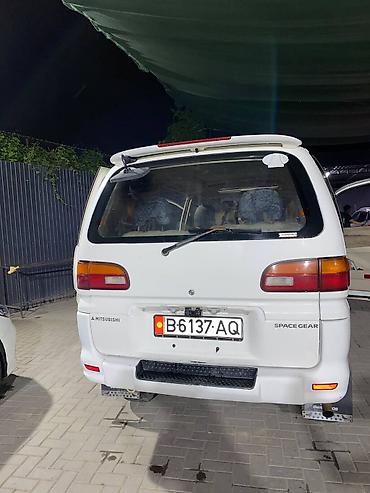 дверцы: Mitsubishi Space Gear: 1994 г., 2.4 л, Автомат, Бензин, Минивэн — 2