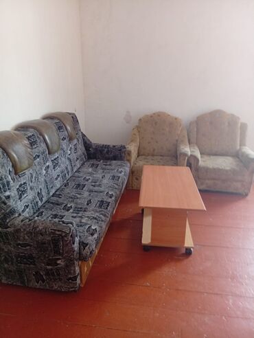 Uzunmüddətli kirayə evlər: Kirayə/icarə üçün iki mərtəbəli həyət evi (giriş və daxili plan) - — 8