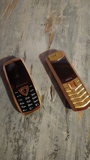 телефон fly ff2801: Vertu Constellation, цвет - Золотой, Кнопочный
