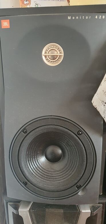 Zvučnici i stereo sistemi: JBL monitori na prodaju .Na jednom neradi bas sve ostalo u fulu