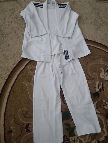 ovçu dəsti: Judo/Karate gi dəsti – ağ rəngli formalar söküyü cırığı yoxdur 1 ay — 1
