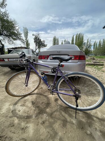 шоссейный велосипед pinarello: Шоссейный велосипед Передние и задние фары имеются Тормоза новые