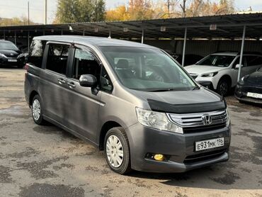 Kia: Honda Stepwgn: 2010 г., 2 л, Автомат, Бензин, Минивэн