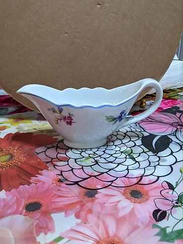 qab: Məhsul: Dulevo porselen sous qabı (gravy boat) Təsvir: - Klassik — 1