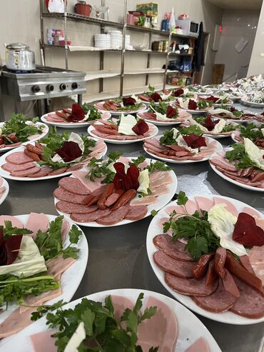 Aşpaz köməkçiləri: Aşpaz köməkçisi, Kişi, 17 yaş — 4