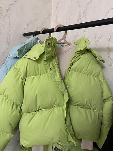 плащ с капюшоном: Пуховик, Короткая модель, С капюшоном, M, L, XL — 1